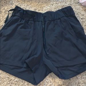 size 6 lululemon shorts